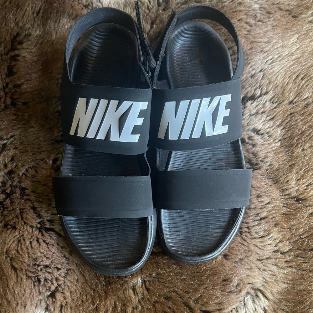Nike Tanjun sandals size 8
